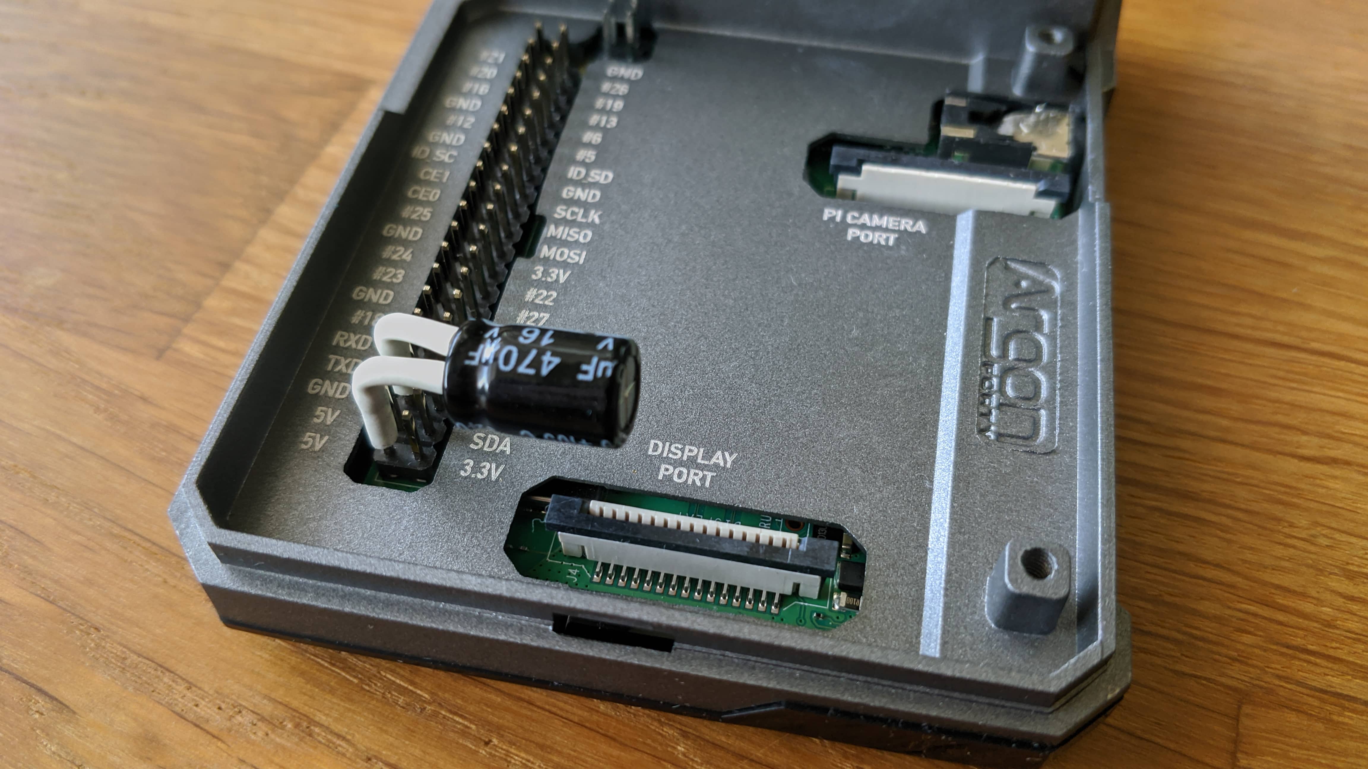 Capacitor connected to GND and 5V PIN